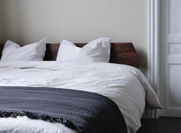 Moving Abroad? Here’s Your Guide to Bed Sheets & Mattress Sizes Around the World