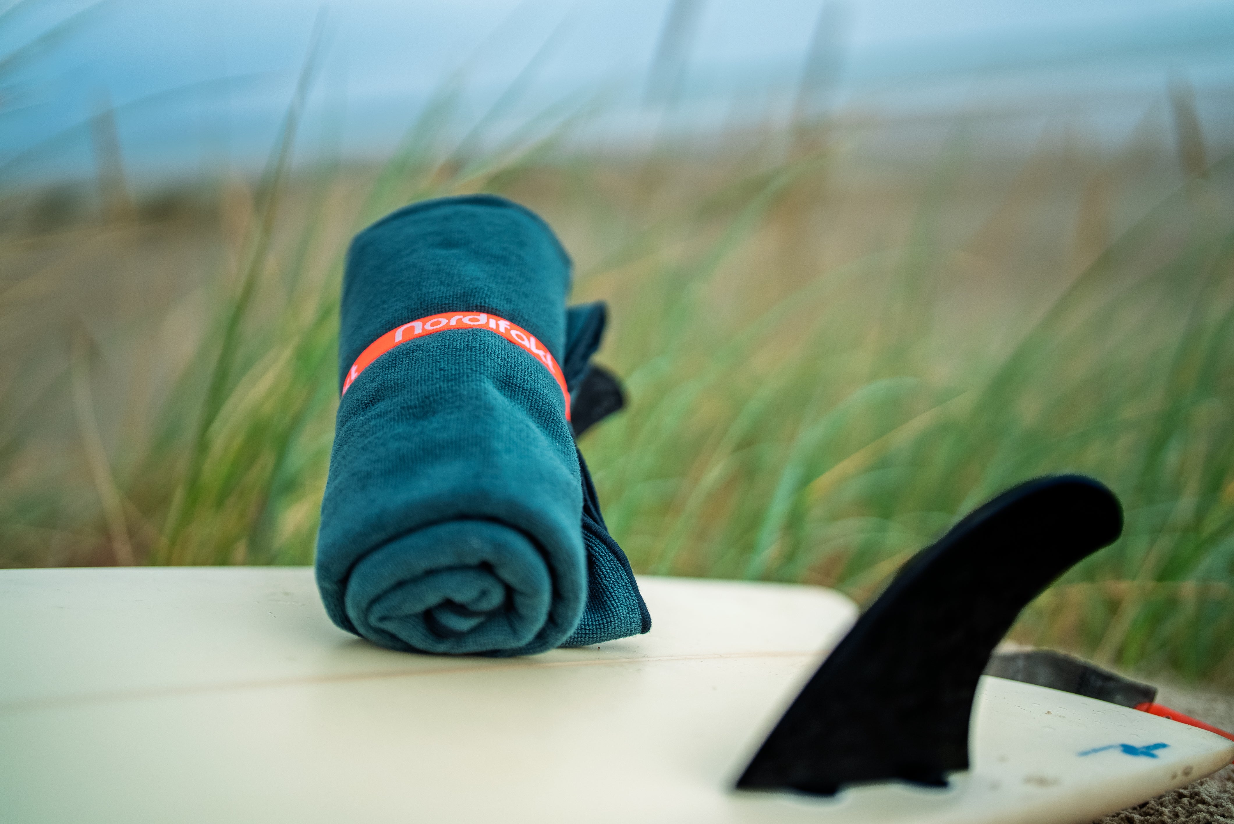 Håndklæde til surfing ferier der passer i boardbag og taske