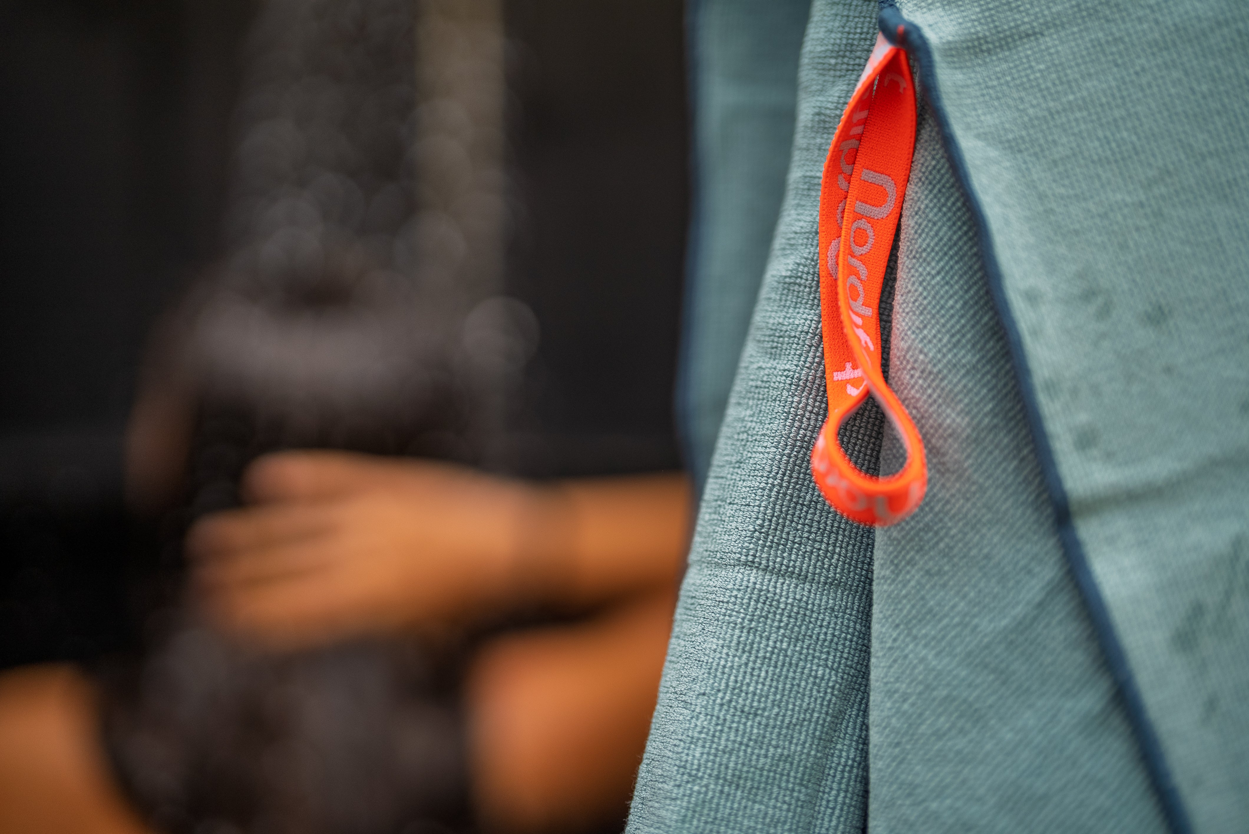 Håndklæde i blød bomuld til hverdag, på farten og i træning